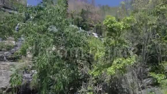泰国清迈多因塔农国家公园梅雅瀑布景观视频的预览图