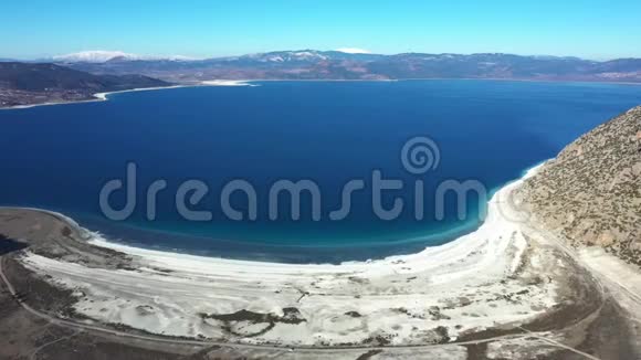 萨尔达湖是土耳其Burdur西南部一个中等大小的火山口湖视频的预览图