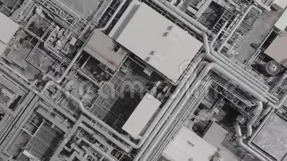 从空中俯视未来科技制造工厂视频的预览图