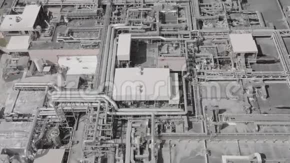 从空中俯视未来科技制造工厂视频的预览图