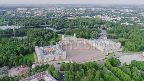 鸟瞰加奇纳神庙圣彼得堡俄罗斯视频的预览图