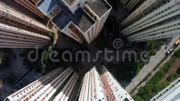 高层公寓屋顶空调门面庭院视频的预览图