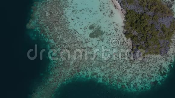 菲律宾巴拉望科罗恩岛的鸟瞰图视频的预览图