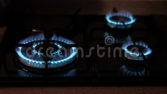 厨房燃气灶具烧火丙烷气体视频的预览图