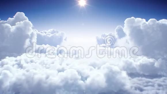 在美丽的云中飞翔阳光灿烂日光无缝3D动画飞行在上方视频的预览图