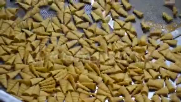 坚果鹰嘴豆片和各种小吃厂视频的预览图