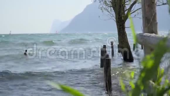 洪水海岸线视图视频的预览图