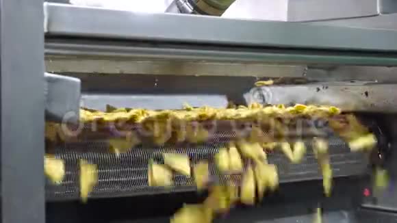 坚果鹰嘴豆片和各种小吃厂视频的预览图