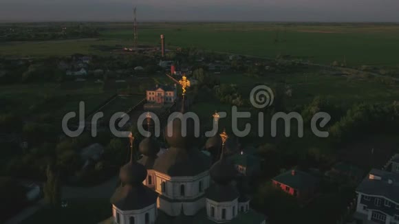 俄罗斯Starocherkasskaya2018年主大教堂旧建筑鸟瞰视频的预览图