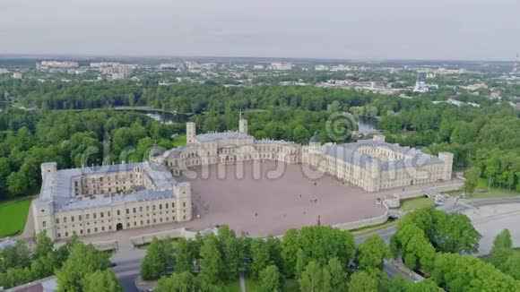 鸟瞰俄罗斯圣彼得堡加奇纳神庙10视频的预览图