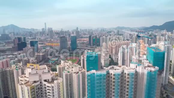 鸟瞰中国香港典型的新公寓现代建筑视频的预览图