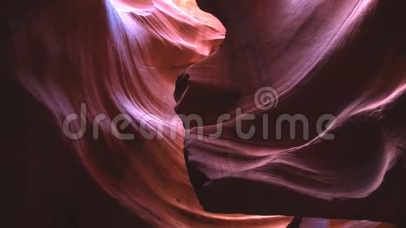 上羚羊峡谷的紫色岩壁蔚蓝视频的预览图