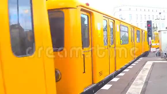 开往柏林的火车视频的预览图