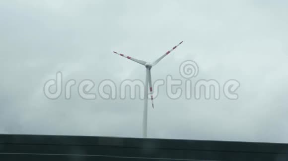 风力涡轮机能源生产风车农场风车绿色能源绿色生态世界可再生能源生产赢视频的预览图
