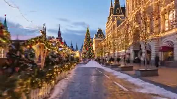 沿着装饰好的莫斯科红场漫步视频的预览图