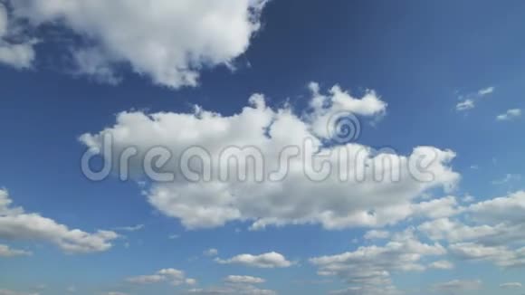 天空晴朗美丽的云空间天气4k视频的预览图
