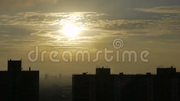 金晨天空在城市视频的预览图