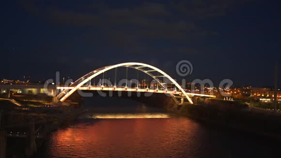 田纳西州纳什维尔朝鲜战争纪念桥夜景视频的预览图
