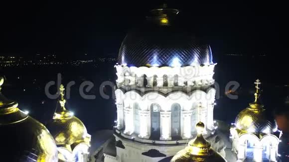 俄罗斯诺瓦切卡斯克2017年夜间飞越大教堂圆顶视频的预览图