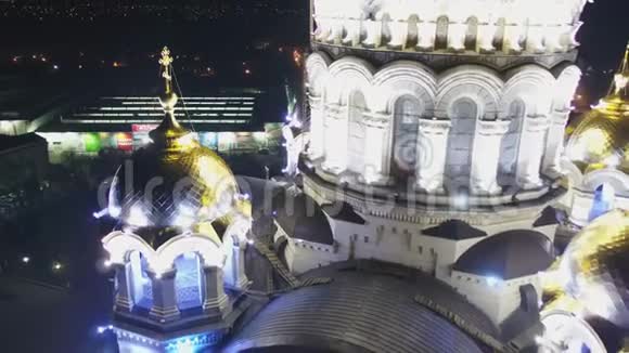 俄罗斯诺瓦赫卡斯克2017年假日夜间照明大教堂视频的预览图