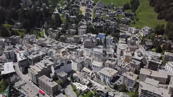 瑞士圣莫里茨的鸟瞰图视频的预览图
