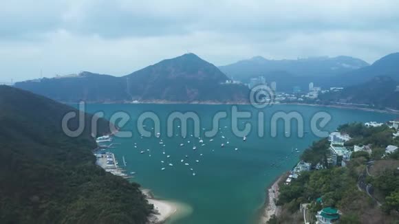 香港海湾游艇俱乐部的鸟瞰图视频的预览图