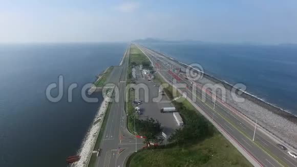韩国亚洲JeonnamSaemangeumSeawall航空景观视频的预览图