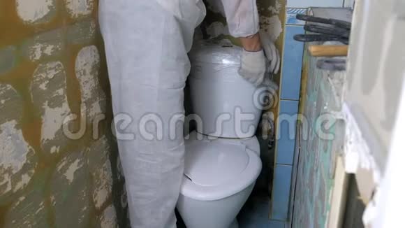 厕所盥洗室男工统一装修近景视频的预览图