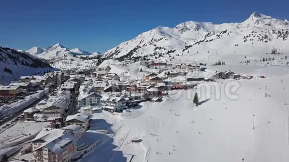 奥贝陶恩滑雪场鸟瞰图视频的预览图