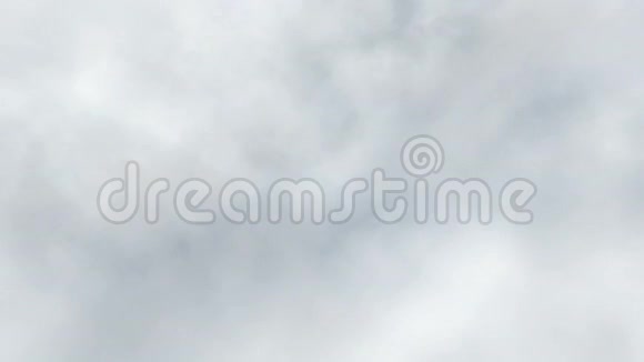 在蔚蓝的天空中穿越云层天衣无缝视频的预览图