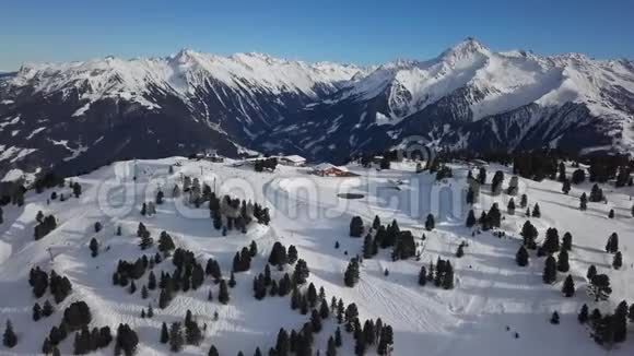 Mayrhofen空中滑雪场滑雪者视频的预览图