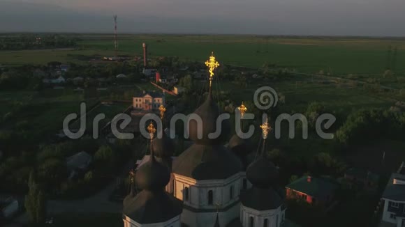 俄罗斯斯塔洛克卡斯卡亚2018年古正统大教堂鸟瞰视频的预览图