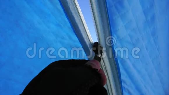 帐篷在冬天打开视频的预览图