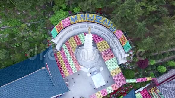 亚洲釜山三光萨佛寺莲花灯节鸟瞰图视频的预览图