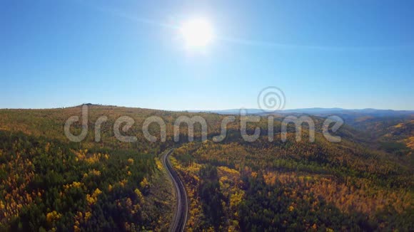 货物通过铁路运输空中观景视频的预览图