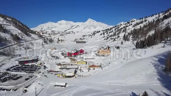 奥贝陶恩滑雪场鸟瞰图视频的预览图