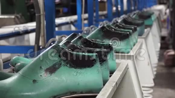 皮鞋拖鞋和模具厂靠近模具视频的预览图
