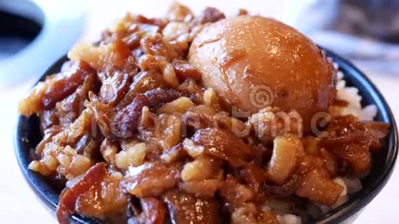 中餐厅米饭炖猪肉运动视频的预览图