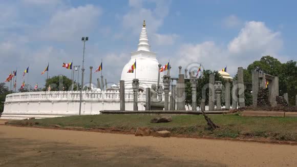佛教寺庙背景上的古达戈巴图巴拉马Anuradapura视频的预览图