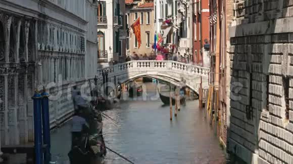 威尼斯运河贡多拉斯的时间推移视频的预览图