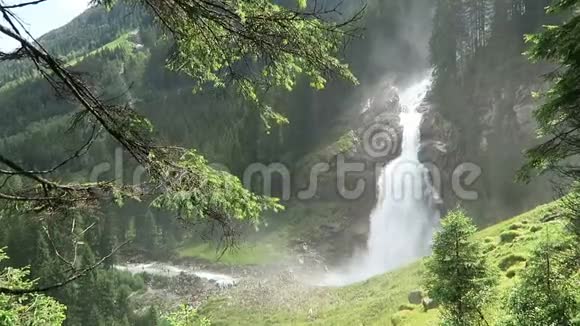 奥地利阿尔卑斯山的瀑布萨尔茨堡土地视频的预览图
