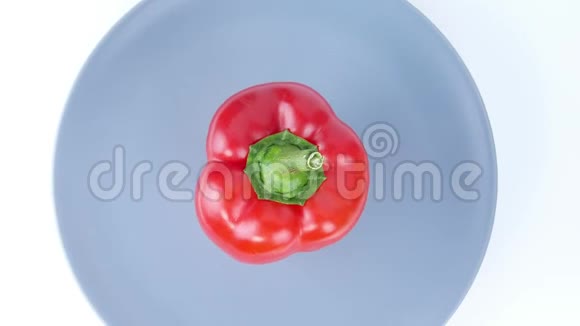 红铃椒在盘子上旋转食物视频的预览图