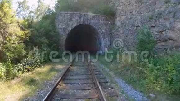 旧石山铁路隧道入口视频的预览图