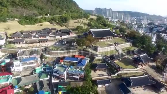 韩国通阳庆南亚洲韩国传统民居鸟瞰图视频的预览图