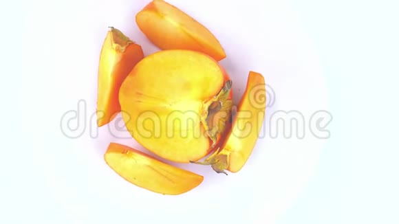 柿子切成白色的盘子水果食物视频的预览图