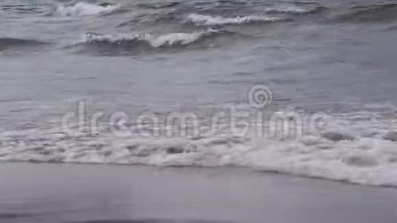 沙滩波浪破碎景观自然海底视频的预览图