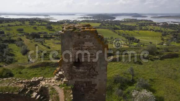 葡萄牙Alentejo的Mourao城堡和alqueva坝水库视频的预览图