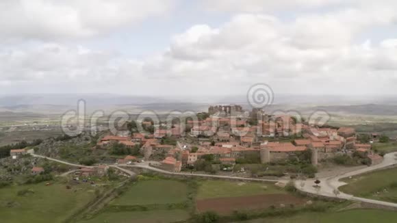 卡斯特洛罗德里戈无人驾驶飞机鸟瞰葡萄牙历史建筑村视频的预览图