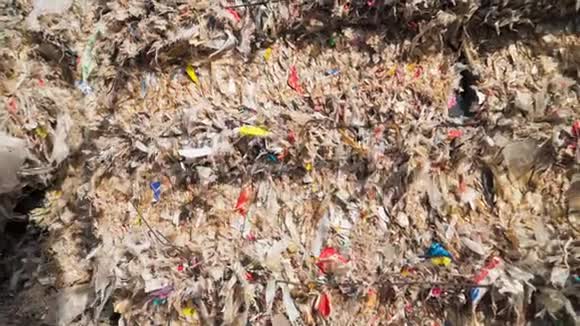污染概念垃圾堆或垃圾填埋场的垃圾堆全球环境破坏建筑垃圾闭合视频的预览图