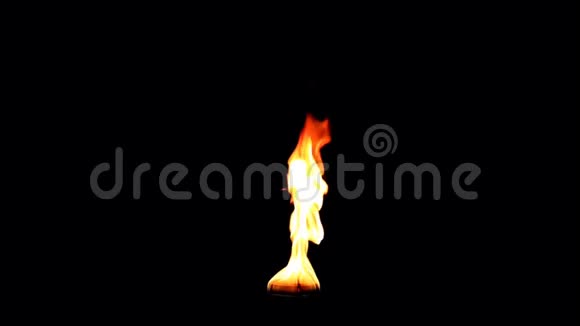 黑色背景上燃烧的动画火焰视频的预览图